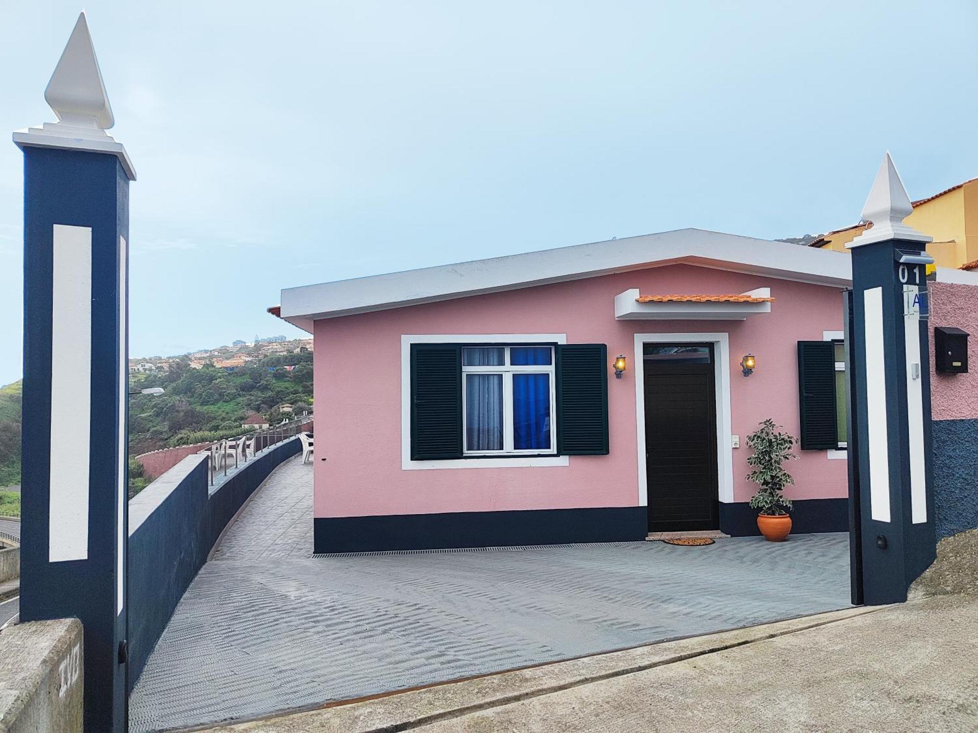 Gateone Al Airport View House Villa Machico  Eksteriør billede