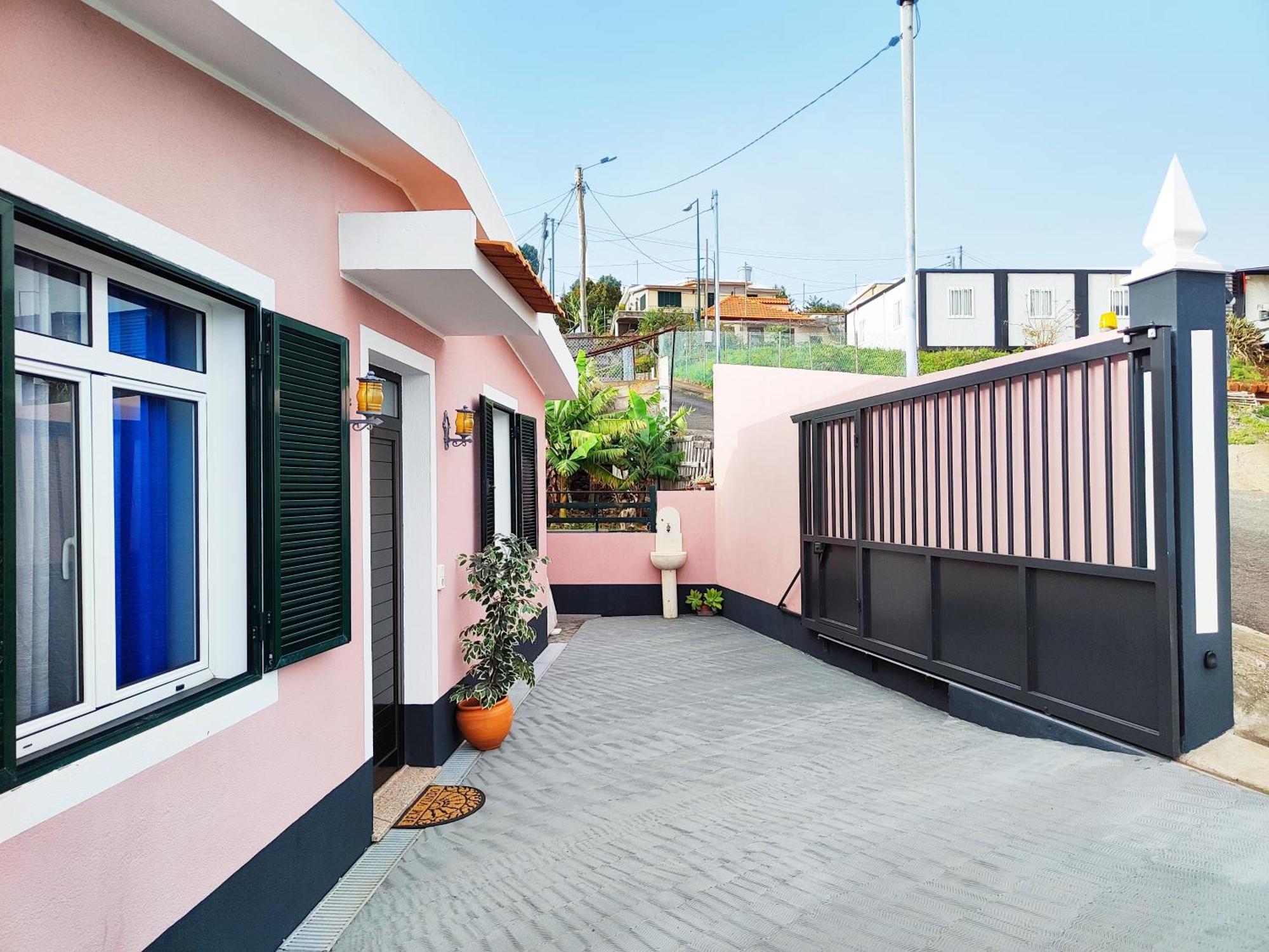 Gateone Al Airport View House Villa Machico  Eksteriør billede