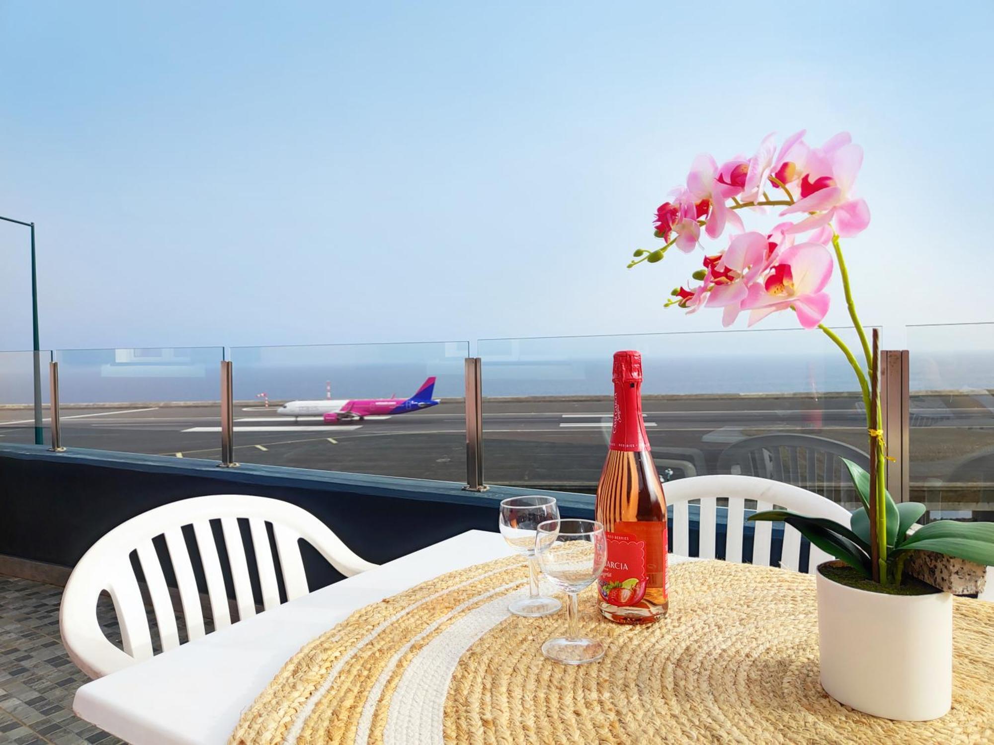 Gateone Al Airport View House Villa Machico  Eksteriør billede